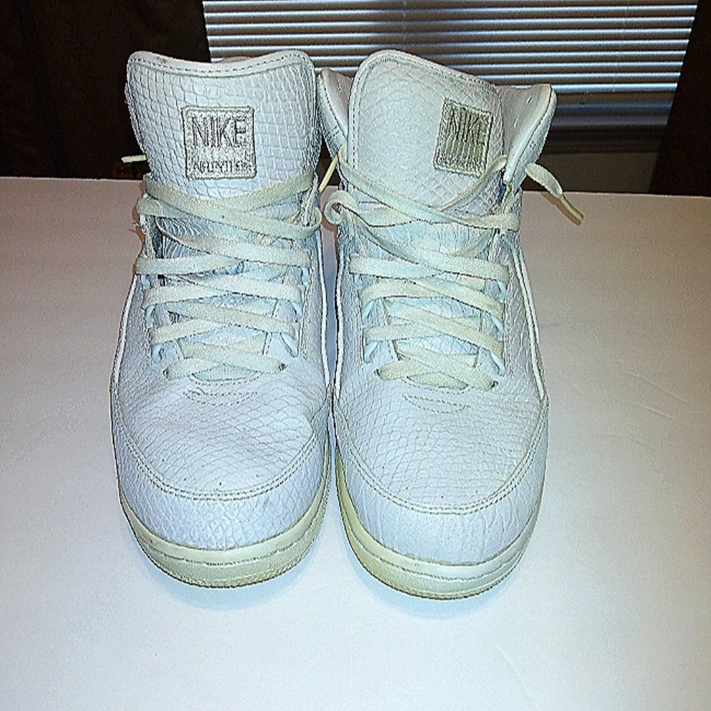 Men's White Nike Air Tennis Shoes